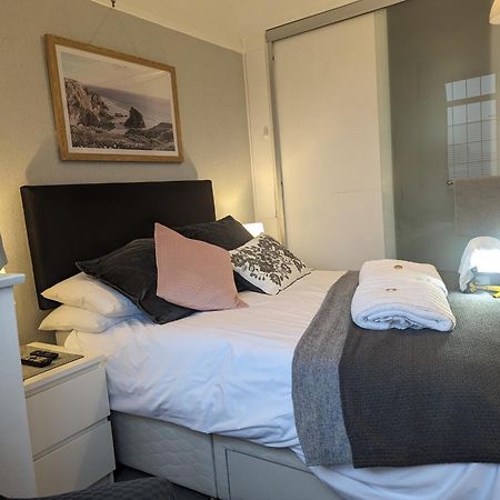 En-Suite Nook Near Forest & Sea, Super Value With Fridge, Microwave And Tv Lymington Kültér fotó
