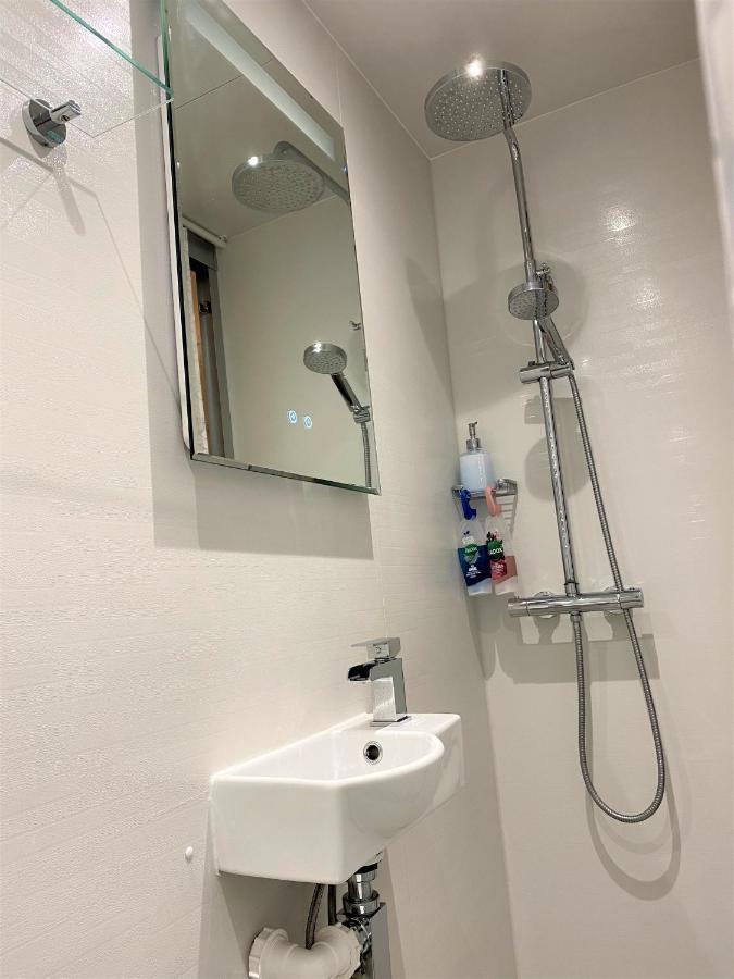 En-Suite Nook Near Forest & Sea, Super Value With Fridge, Microwave And Tv Lymington Kültér fotó
