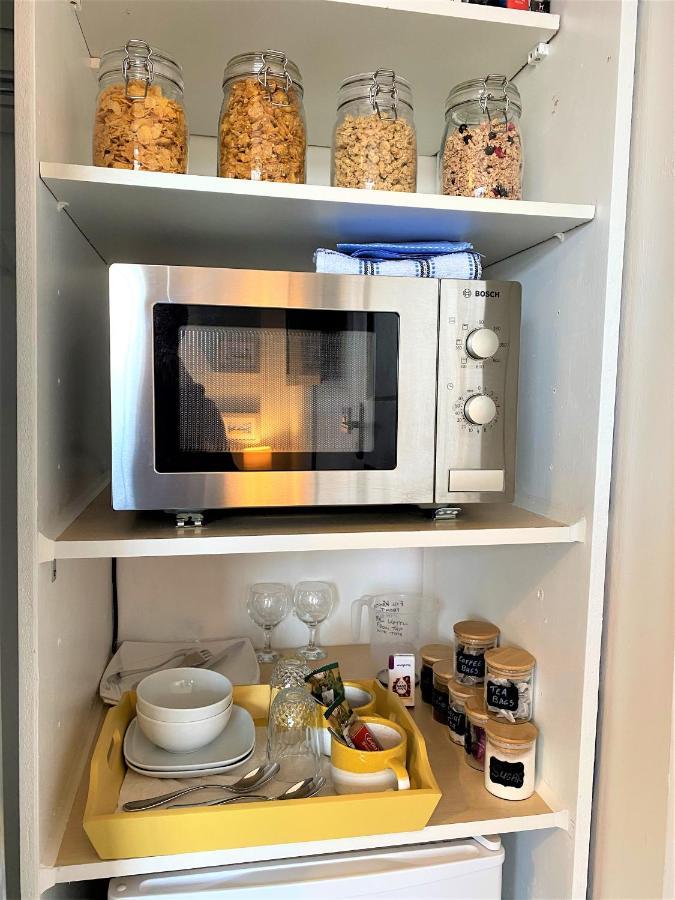 En-Suite Nook Near Forest & Sea, Super Value With Fridge, Microwave And Tv Lymington Kültér fotó