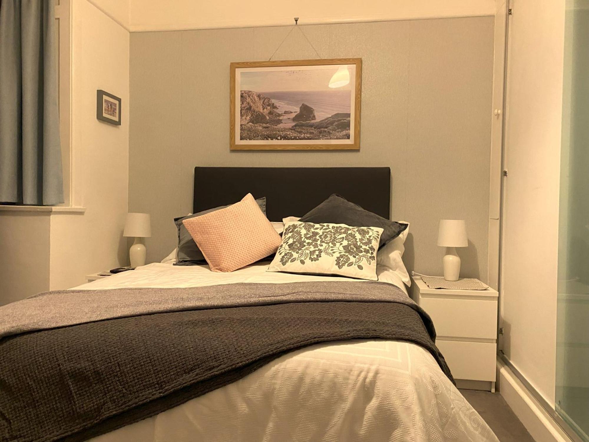 En-Suite Nook Near Forest & Sea, Super Value With Fridge, Microwave And Tv Lymington Kültér fotó