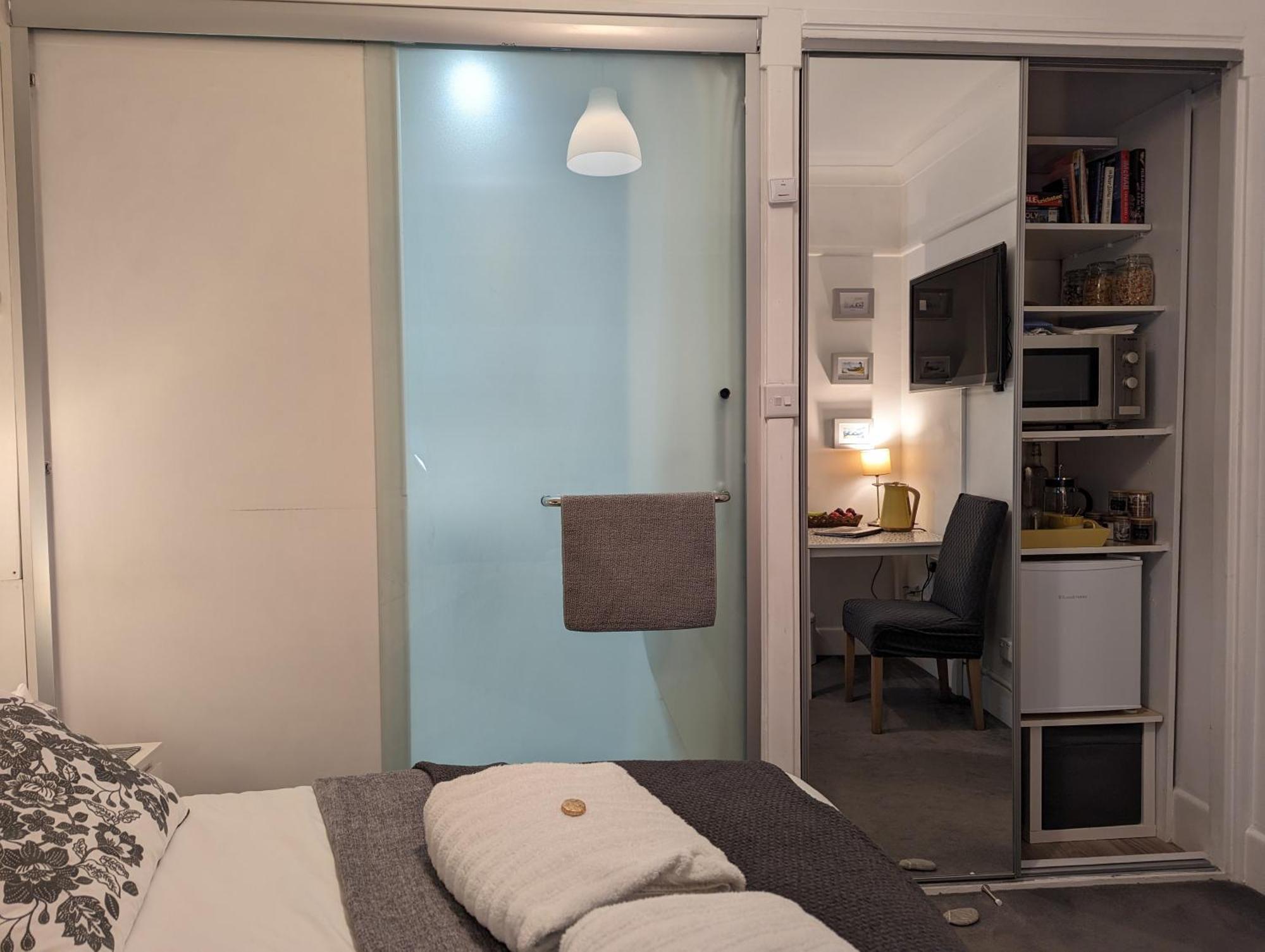 En-Suite Nook Near Forest & Sea, Super Value With Fridge, Microwave And Tv Lymington Kültér fotó