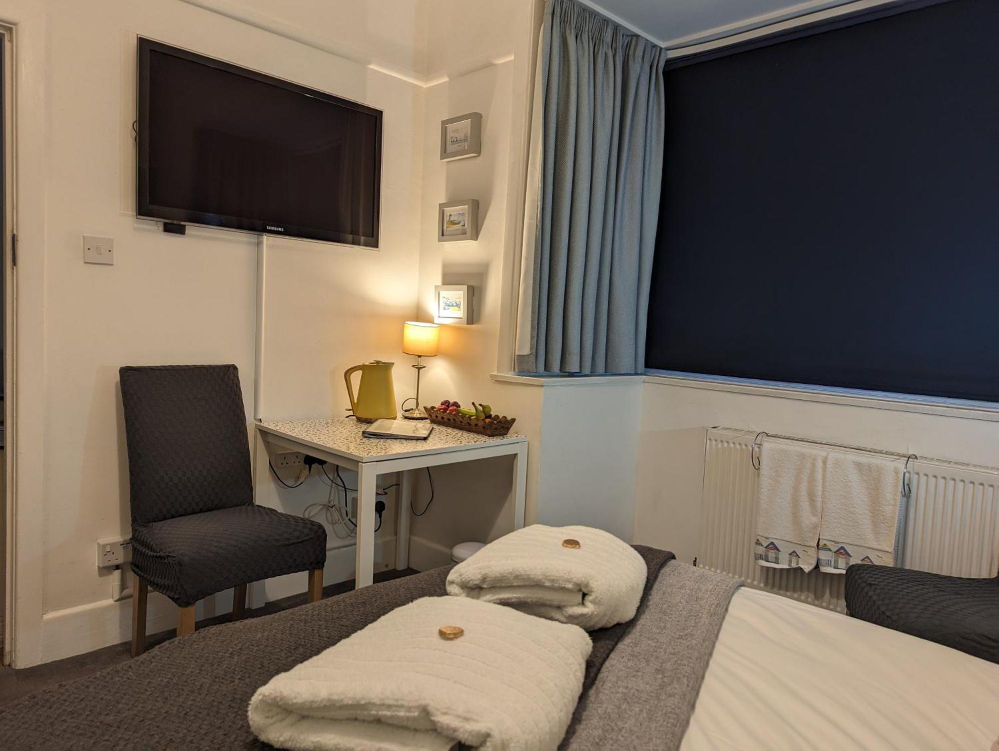 En-Suite Nook Near Forest & Sea, Super Value With Fridge, Microwave And Tv Lymington Kültér fotó